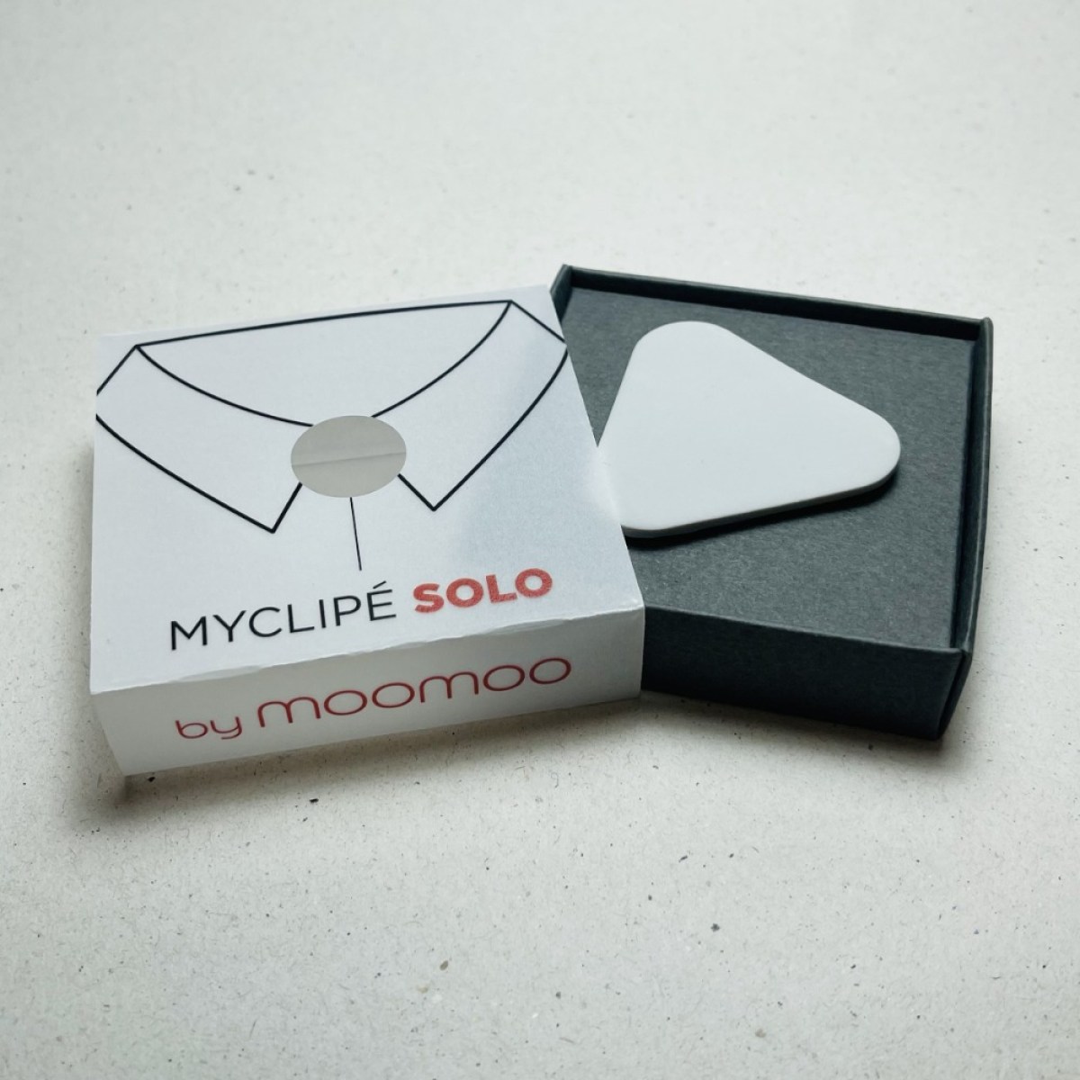 SOLO TRIANGLE LIGHT GREY